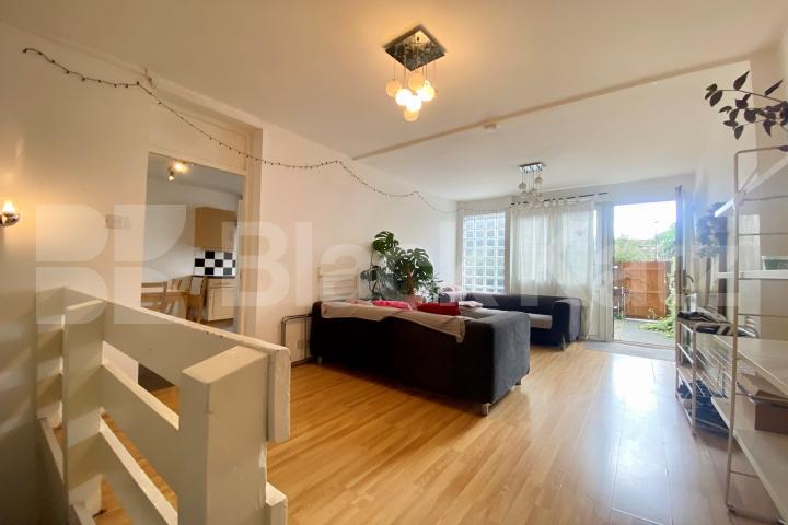 Duplex apartment in Mid-Century development  Longshore, Deptford